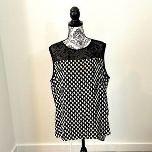 Vincent Camuto White and black polkadot sleeveless blouse